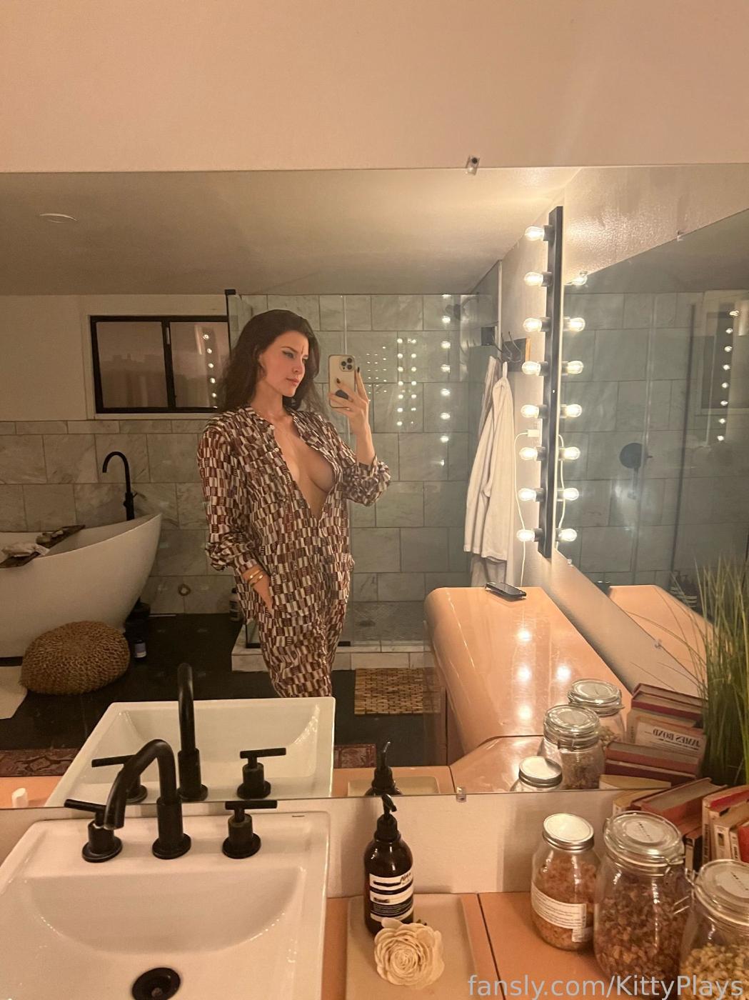 kittyplays_sexy_cleavage_mirror_selfies_fansly_set_leaked-xzudmg kittyplays sexy cleavage mirror selfies fansly set leaked