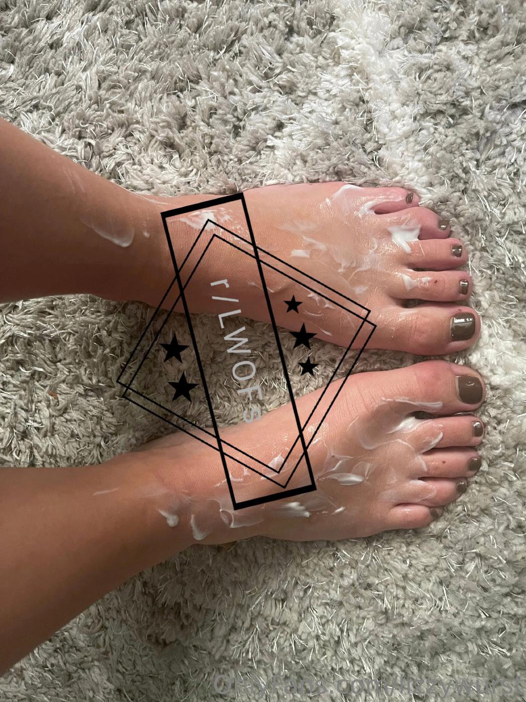 lizzy_wurst_bare_feet_lotion_onlyfans_set_leaked-ijrnbr lizzy wurst bare feet lotion onlyfans set leaked ijrnbr