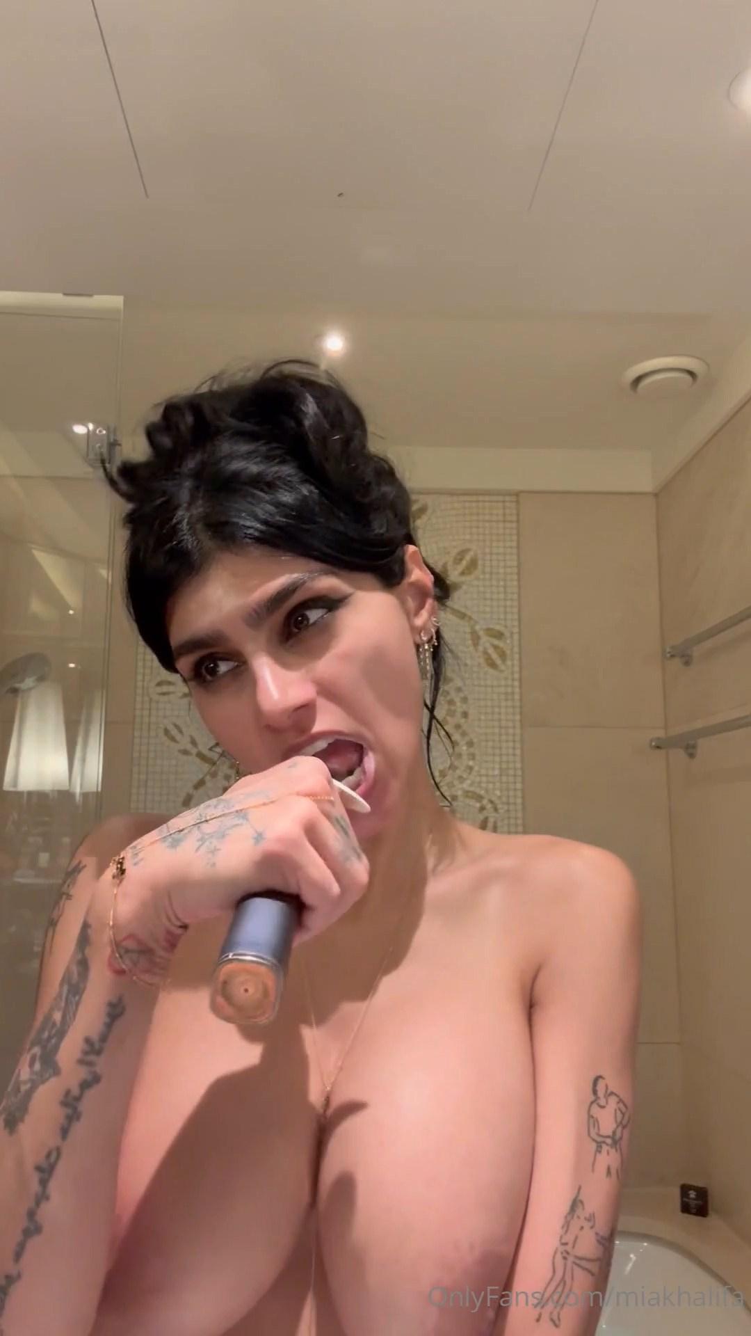 mia_khalifa_nude_teethbrushing_onlyfans_video_leaked-fyziiy mia khalifa nude teethbrushing onlyfans video leaked fyziiy
