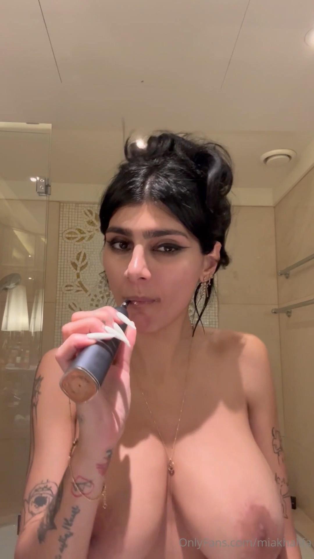 mia_khalifa_nude_teethbrushing_onlyfans_video_leaked-xrnyae mia khalifa nude teethbrushing onlyfans video leaked