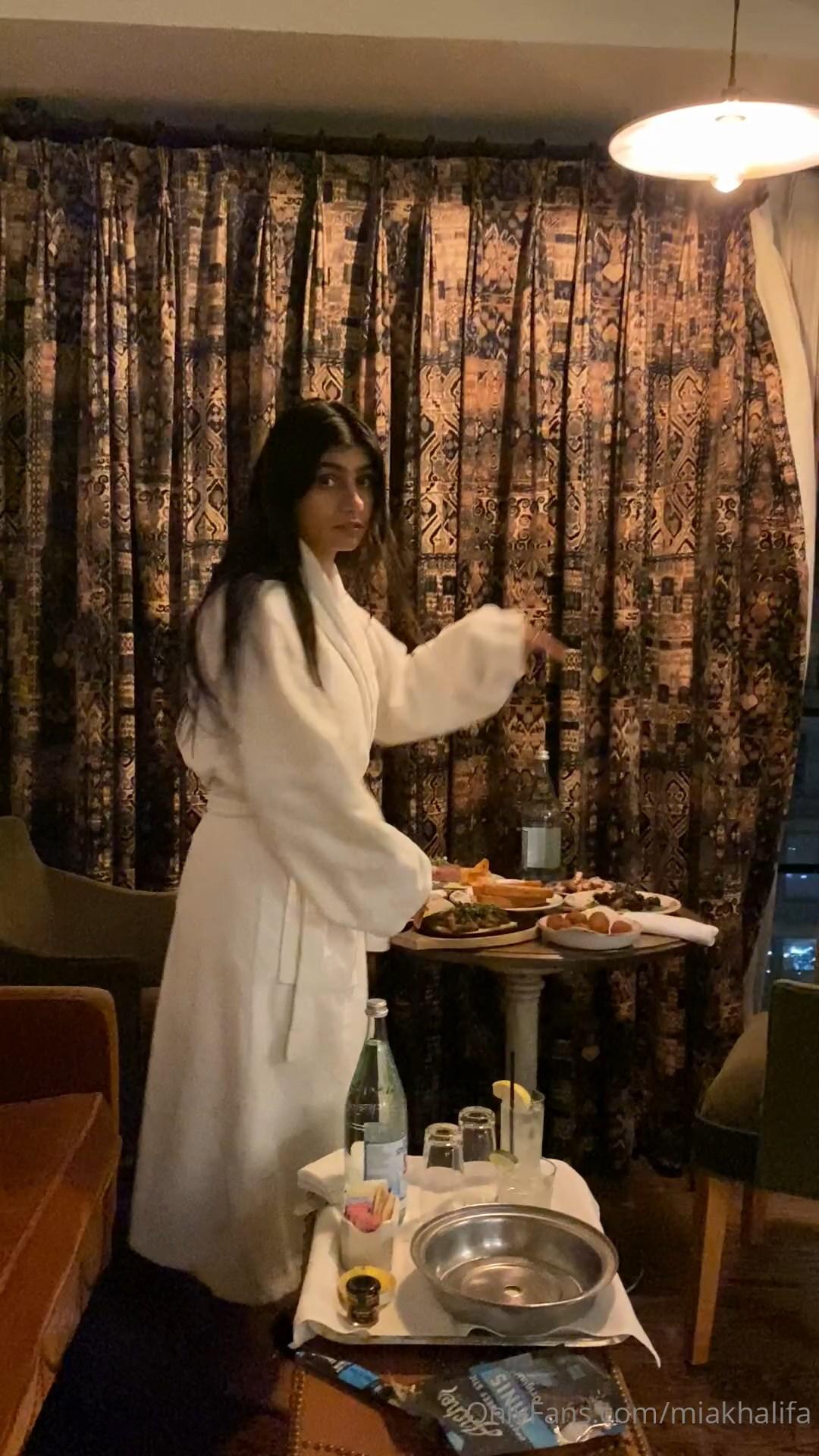 mia_khalifa_nude_dinner_onlyfans_livestream_leaked-bfmydt mia khalifa nude dinner onlyfans livestream leaked bfmydt