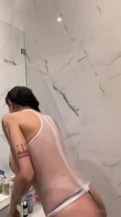 mia_khalifa_nude_wet_tank_top_onlyfans_video_leaked-tmusuv mia khalifa nude wet tank top onlyfans video leaked tmusuv