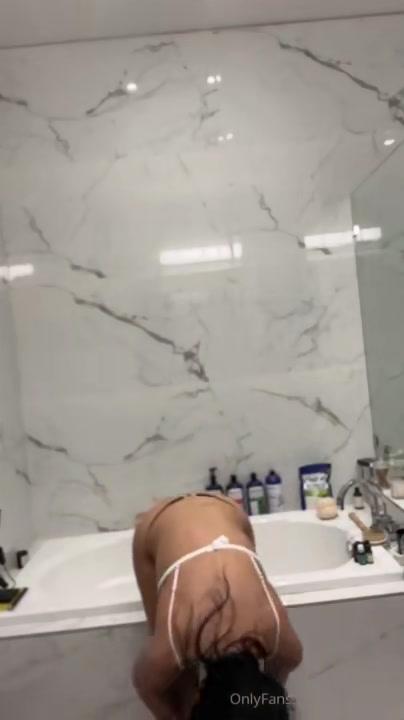 mia khalifa nude nipple slip onlyfans livestream leaked rlrkng