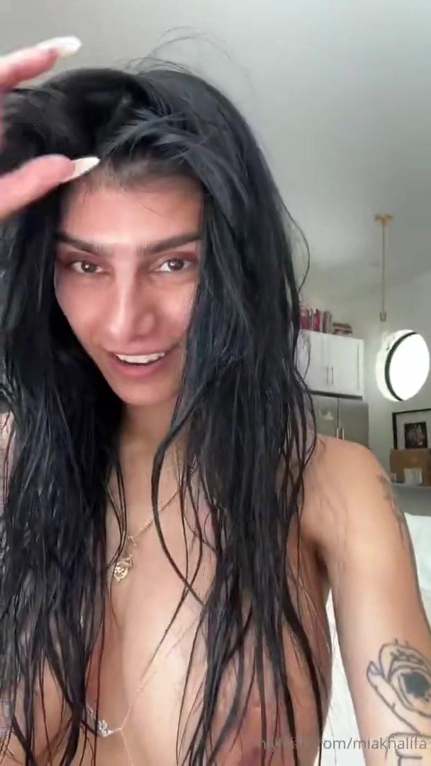 mia_khalifa_nude_topless_livestream_onlyfans_video_leaked-pevsbw mia khalifa nude topless livestream onlyfans video leaked pevsbw