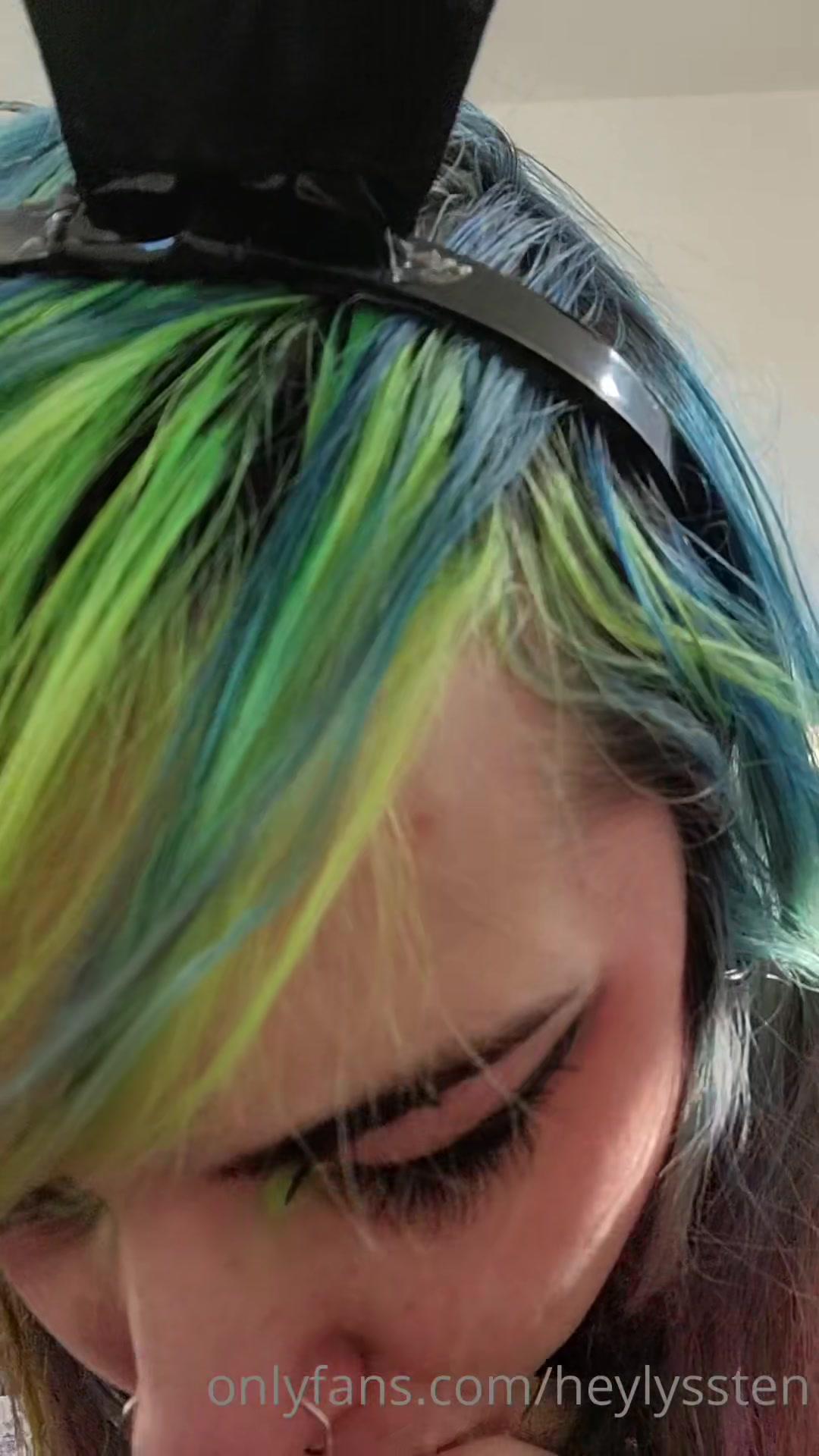 heylyssten close up dildo blowjob onlyfans video leaked