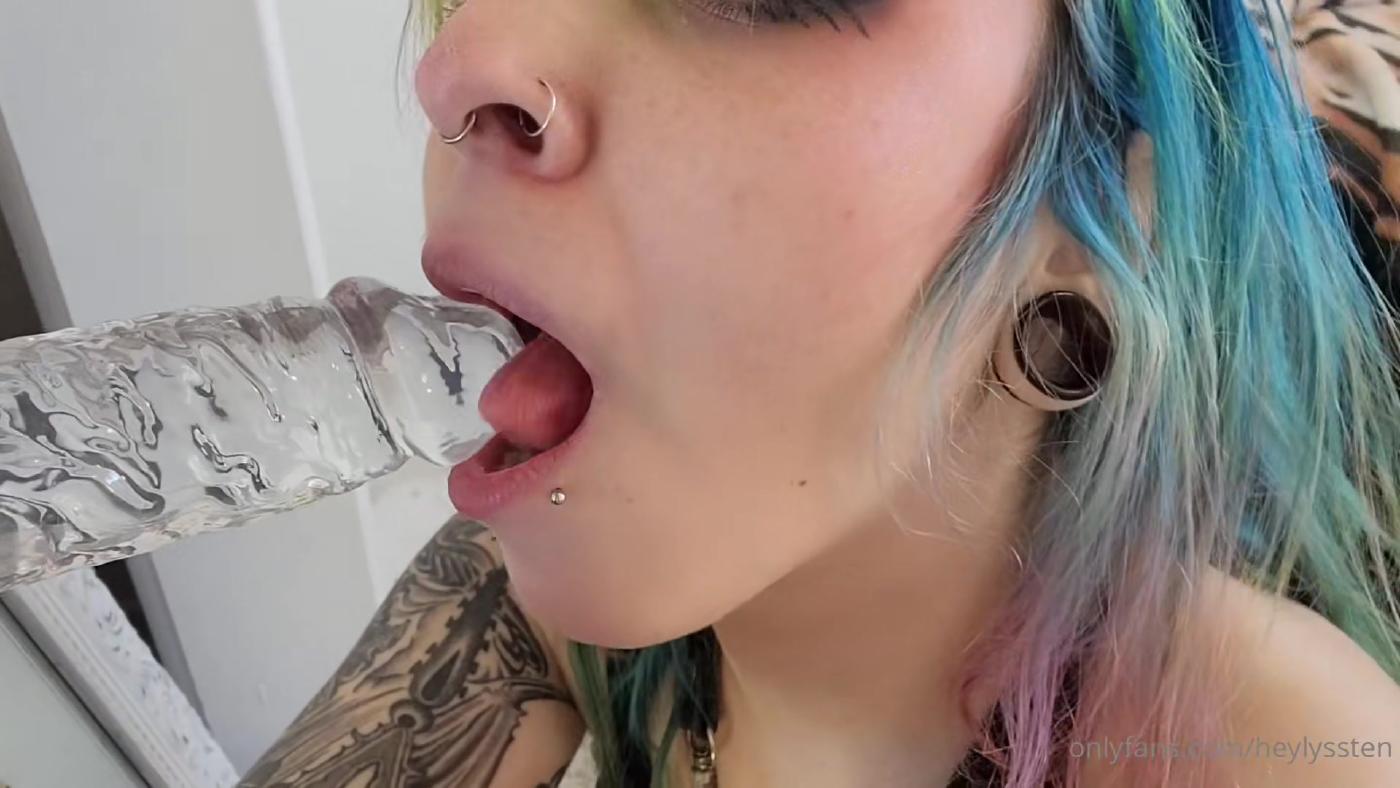 heylyssten dildo blowjob close up onlyfans video leaked
