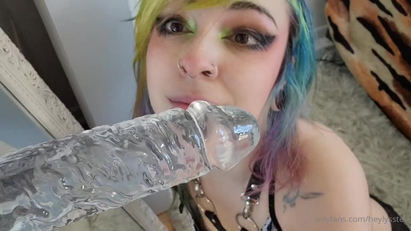 heylyssten dildo blowjob close up onlyfans video leaked