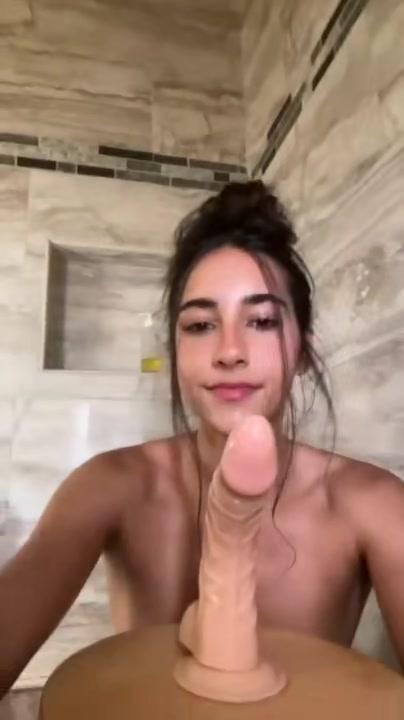 izzy green nude shower masturbation dildo onlyfans video leaked